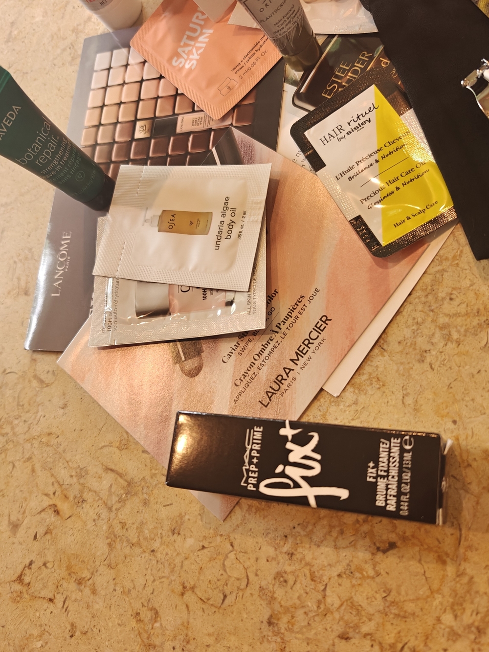 CHANEL Eyelash Curler with Black Pouch And Asst Beauty Samples - Picture 2 of 5